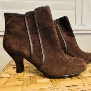 Sofft Dark Brown Side Zipper Suede Ankle Boots with Heel  - Size 7.5 W in EUC